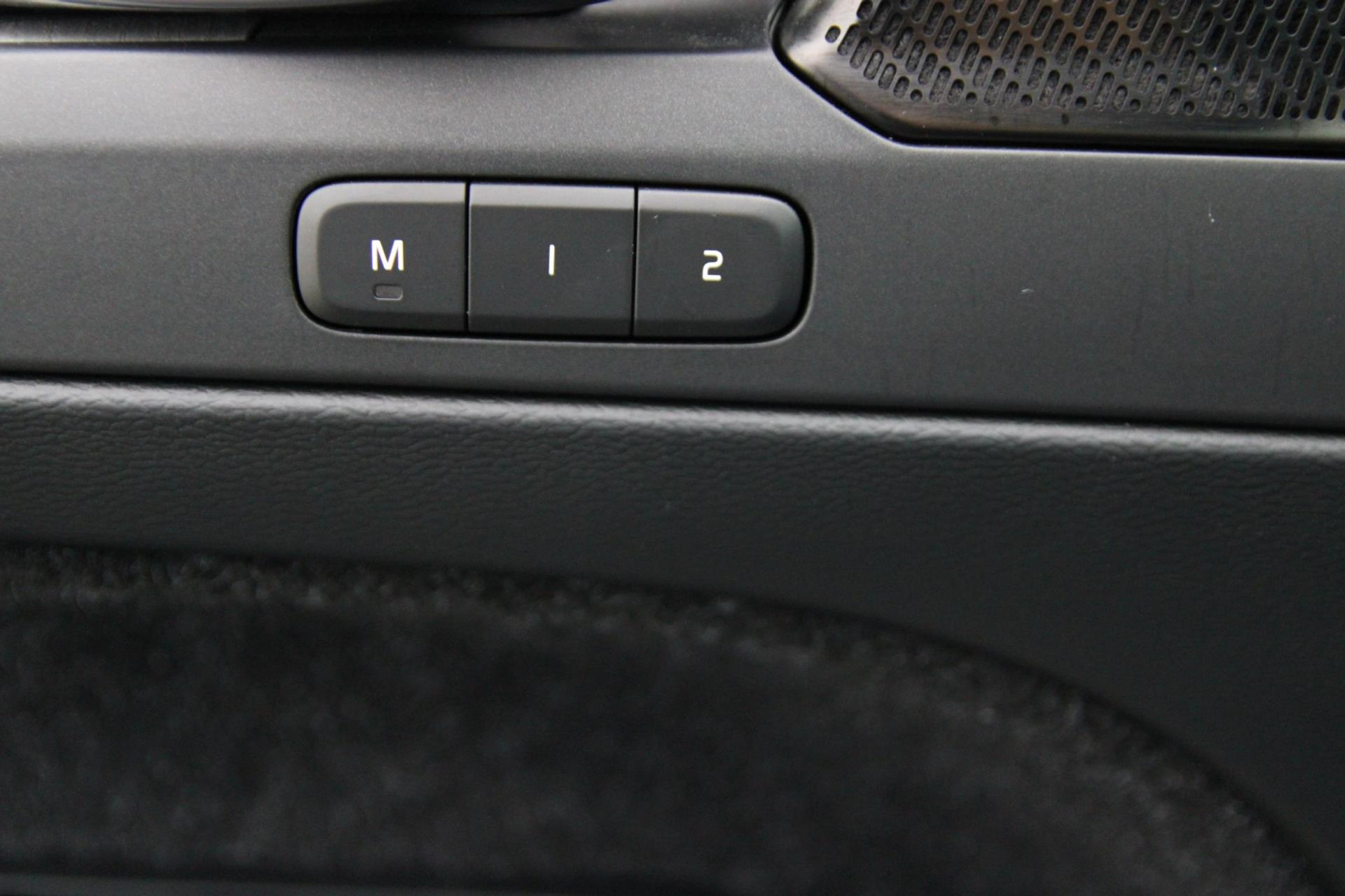 37615707-17.jpg